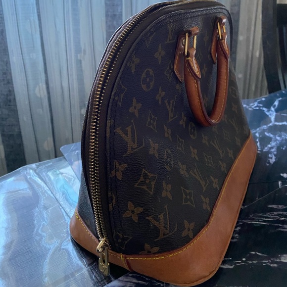 Vintage Authentic Louie Vuitton Bag - Picture 4 of 5